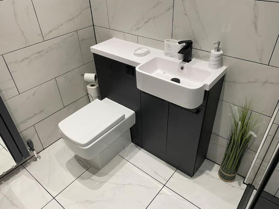 Perfectly Situated Luxury 2 Bedroom Apartment Glasgow Esterno foto
